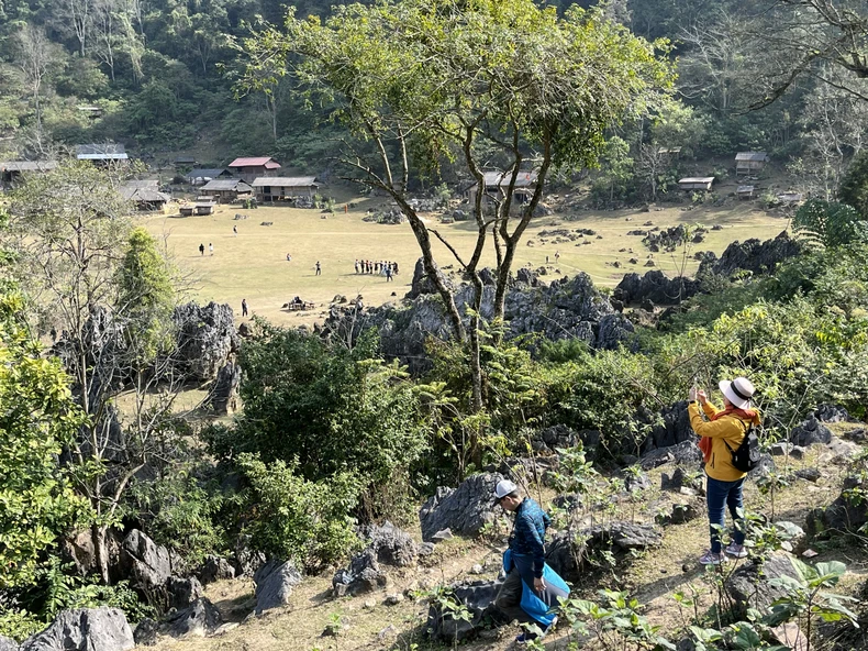 Hang Táu - “làng nguyên thủy” 3 không trên cao nguyên Mộc Châu ảnh 3