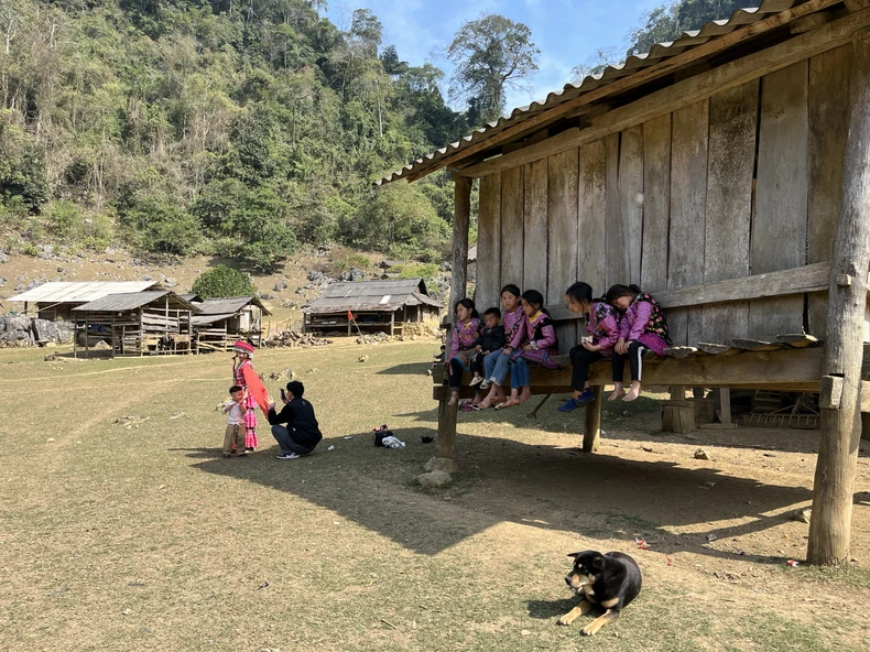 Hang Táu - “làng nguyên thủy” 3 không trên cao nguyên Mộc Châu ảnh 6