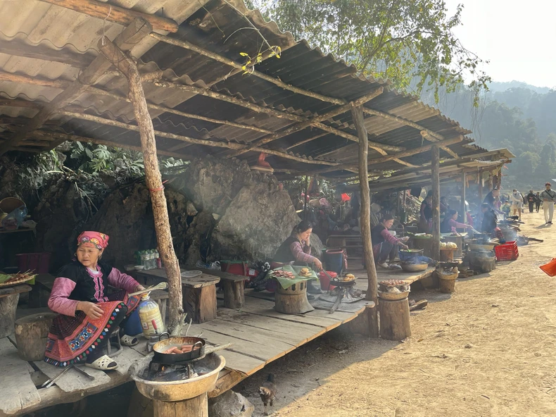 Hang Táu - “làng nguyên thủy” 3 không trên cao nguyên Mộc Châu ảnh 7