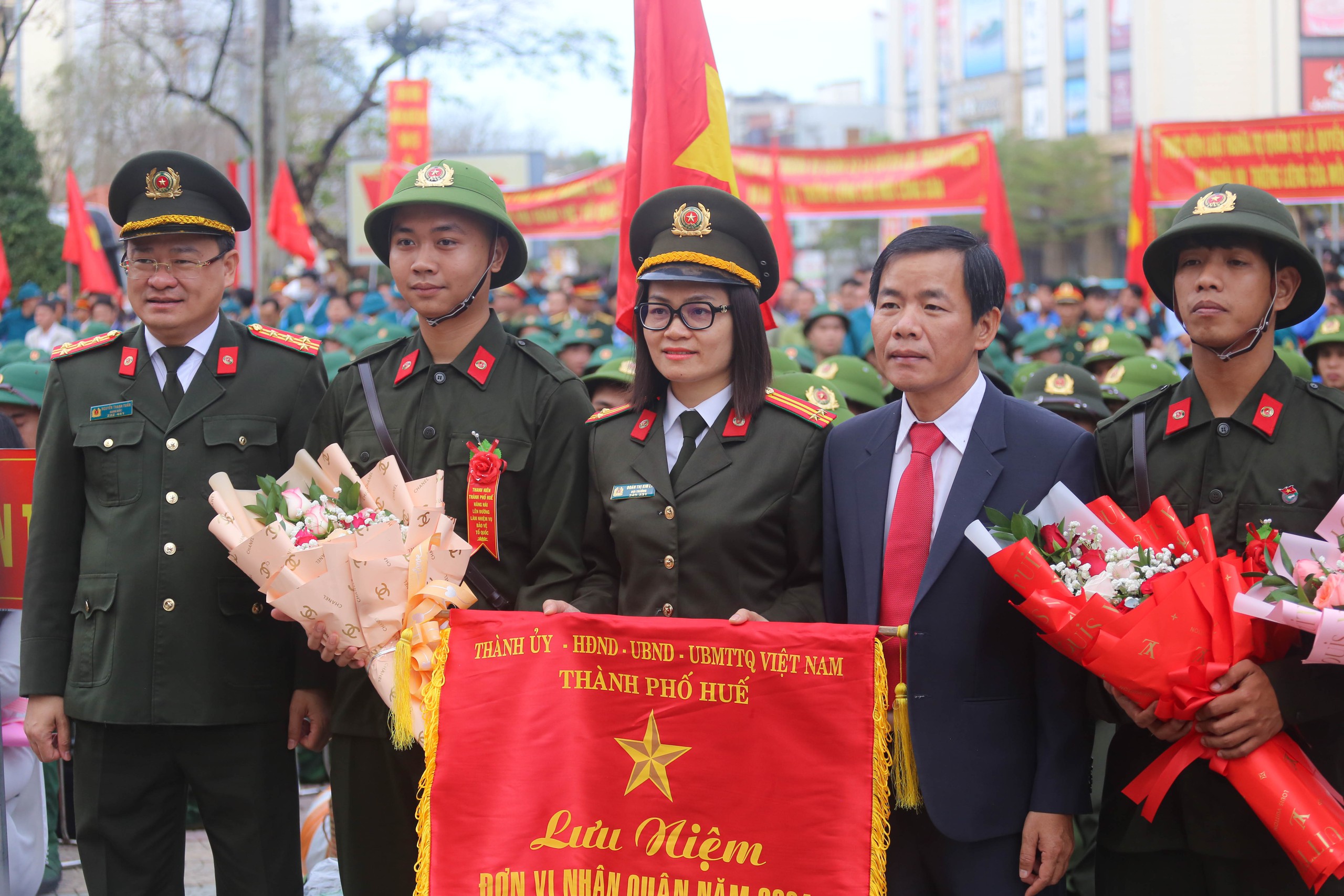 Nụ cười rạng ngời của tân binh Huế trong ngày hội tòng quân- Ảnh 4.