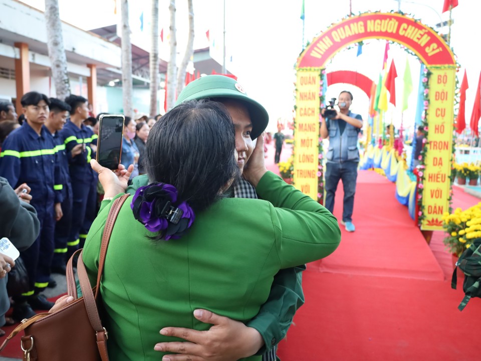 Hơn 2.000 thanh niên Cần Thơ lên đường nhập ngũ - Ảnh 2