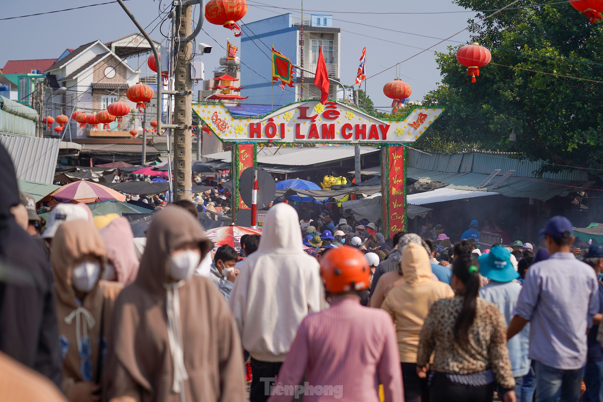 Cả trăm người thi 'lội sông bắt vịt' ảnh 2