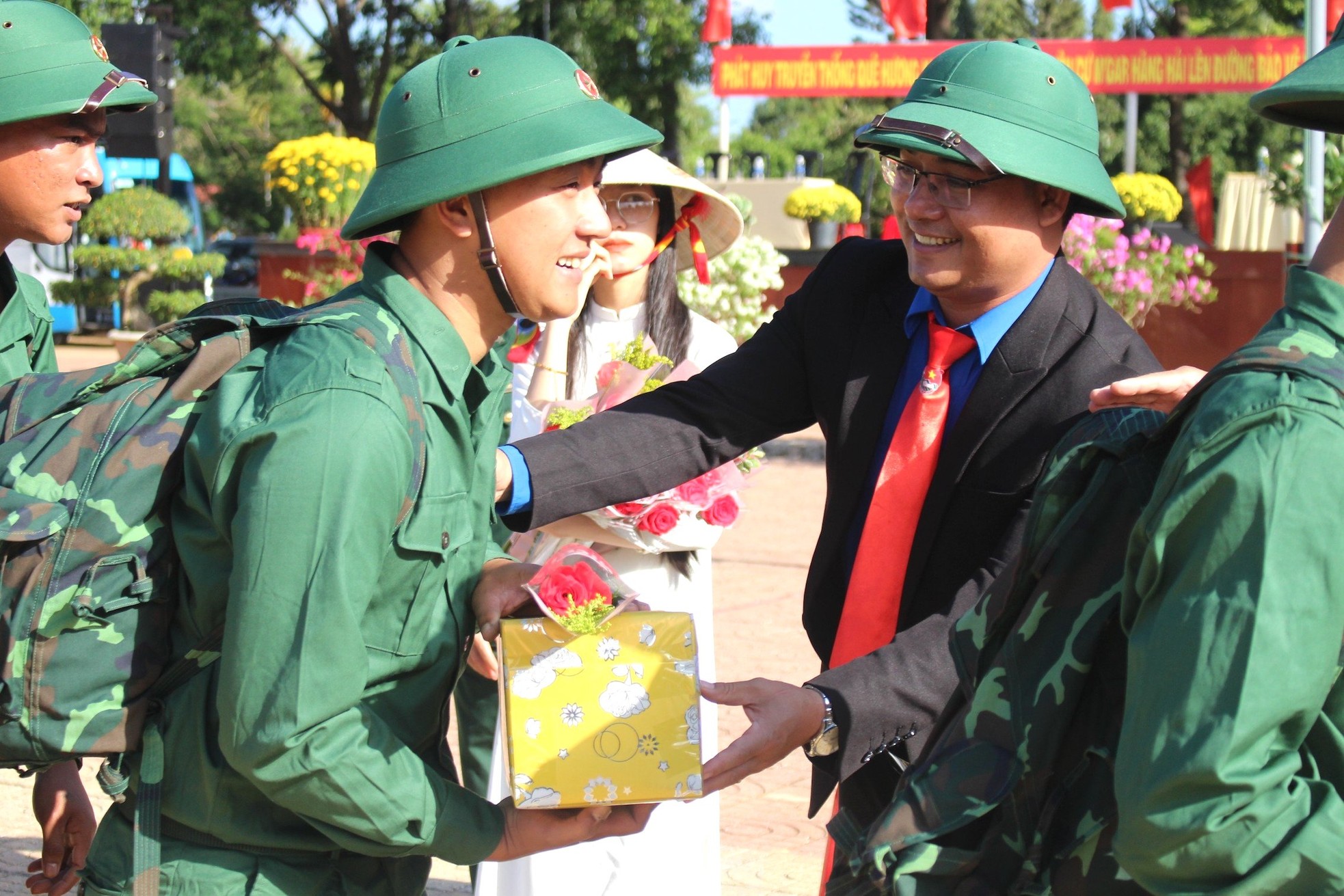 Nữ tân binh ở Kon Tum: 'Nhận thông báo trúng tuyển, tôi phấn khởi không nói nên lời' ảnh 7