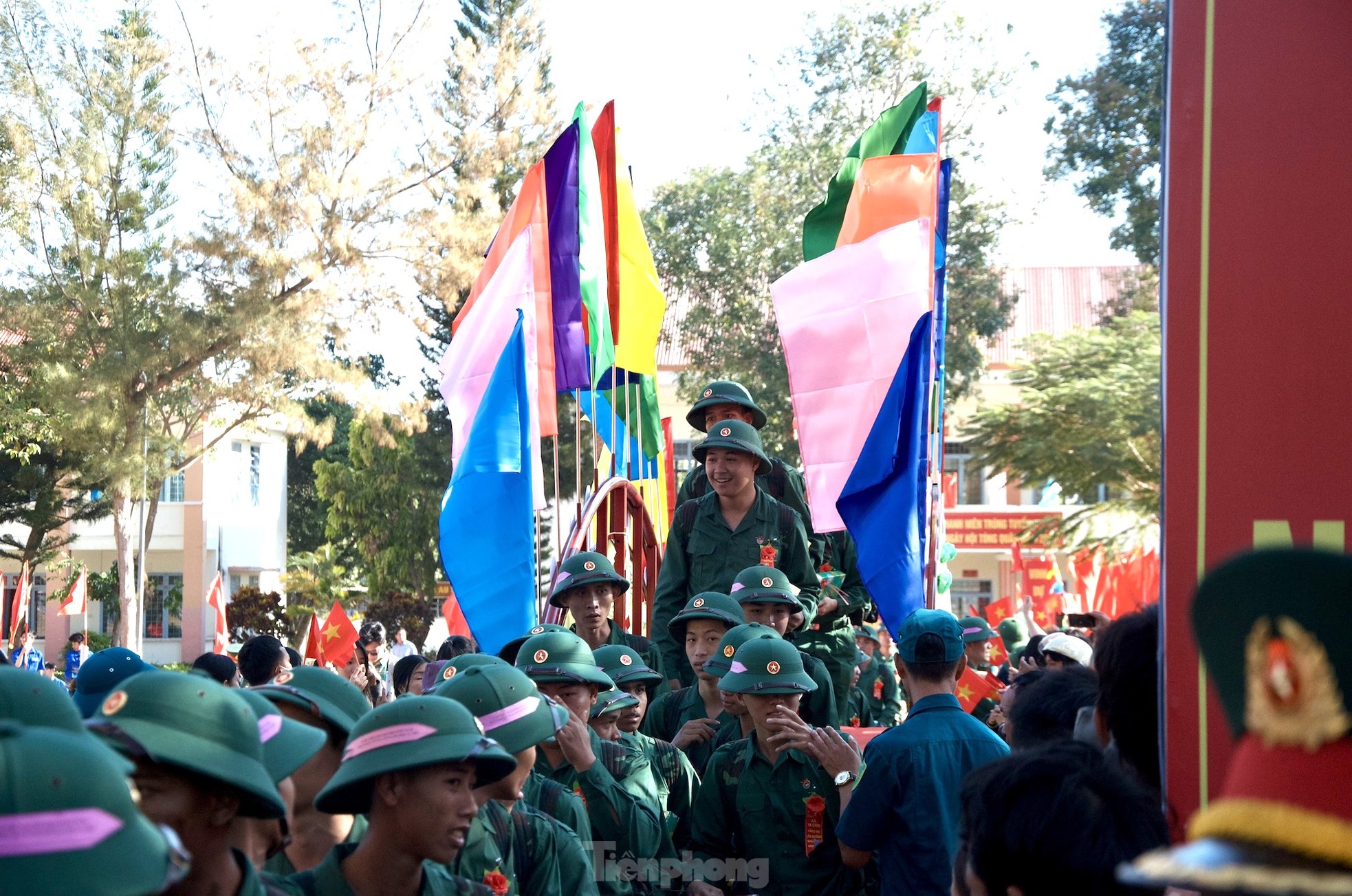 Nữ tân binh ở Kon Tum: 'Nhận thông báo trúng tuyển, tôi phấn khởi không nói nên lời' ảnh 8