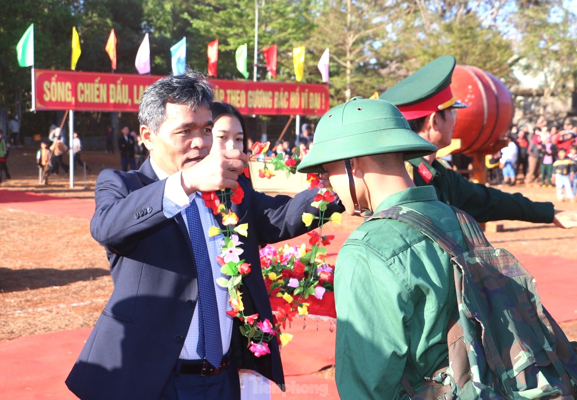 Nữ tân binh ở Kon Tum: 'Nhận thông báo trúng tuyển, tôi phấn khởi không nói nên lời' ảnh 11