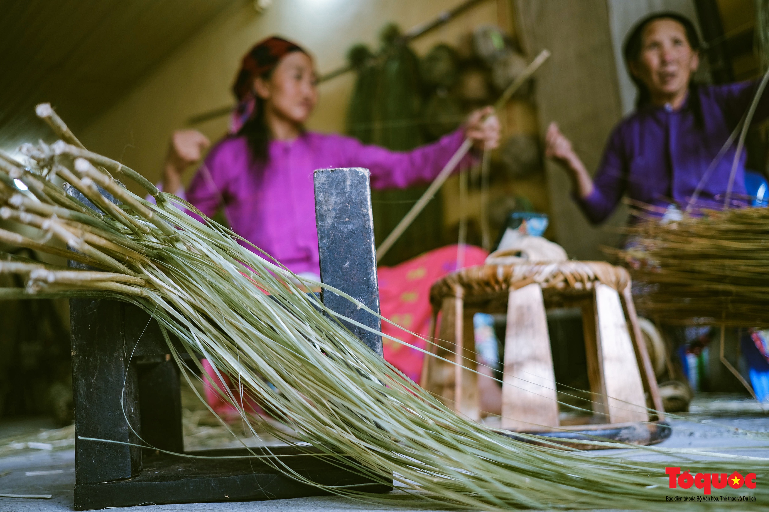 Làng dệt lanh Lùng Tám - Sắc màu rực rỡ nơi cao nguyên đá Hà Giang - Ảnh 3.