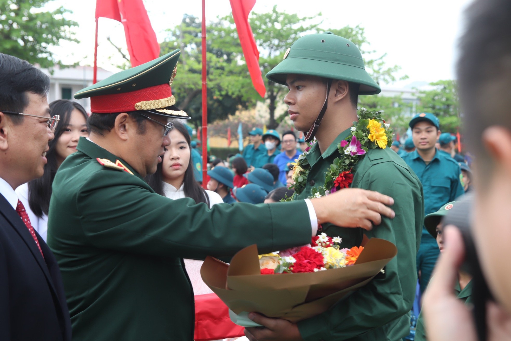 Hàng ngàn tân binh ở Hòa Bình, Khánh Hòa lên đường nhập ngũ ảnh 13