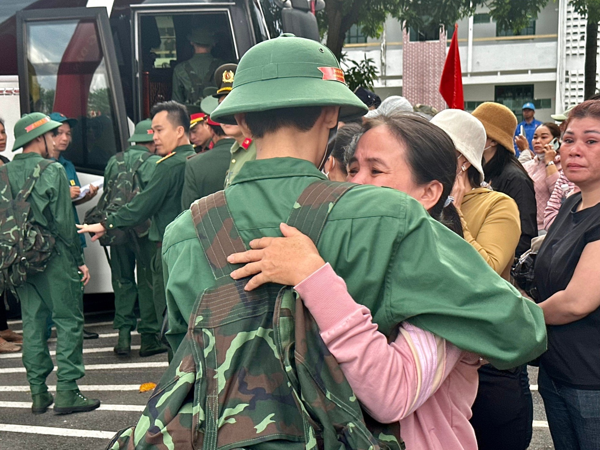 Hàng ngàn tân binh ở Hòa Bình, Khánh Hòa lên đường nhập ngũ ảnh 21