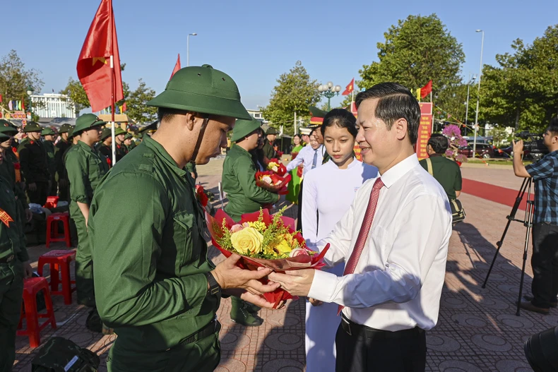 Thanh niên Bình Thuận lên đường nhập ngũ ảnh 3