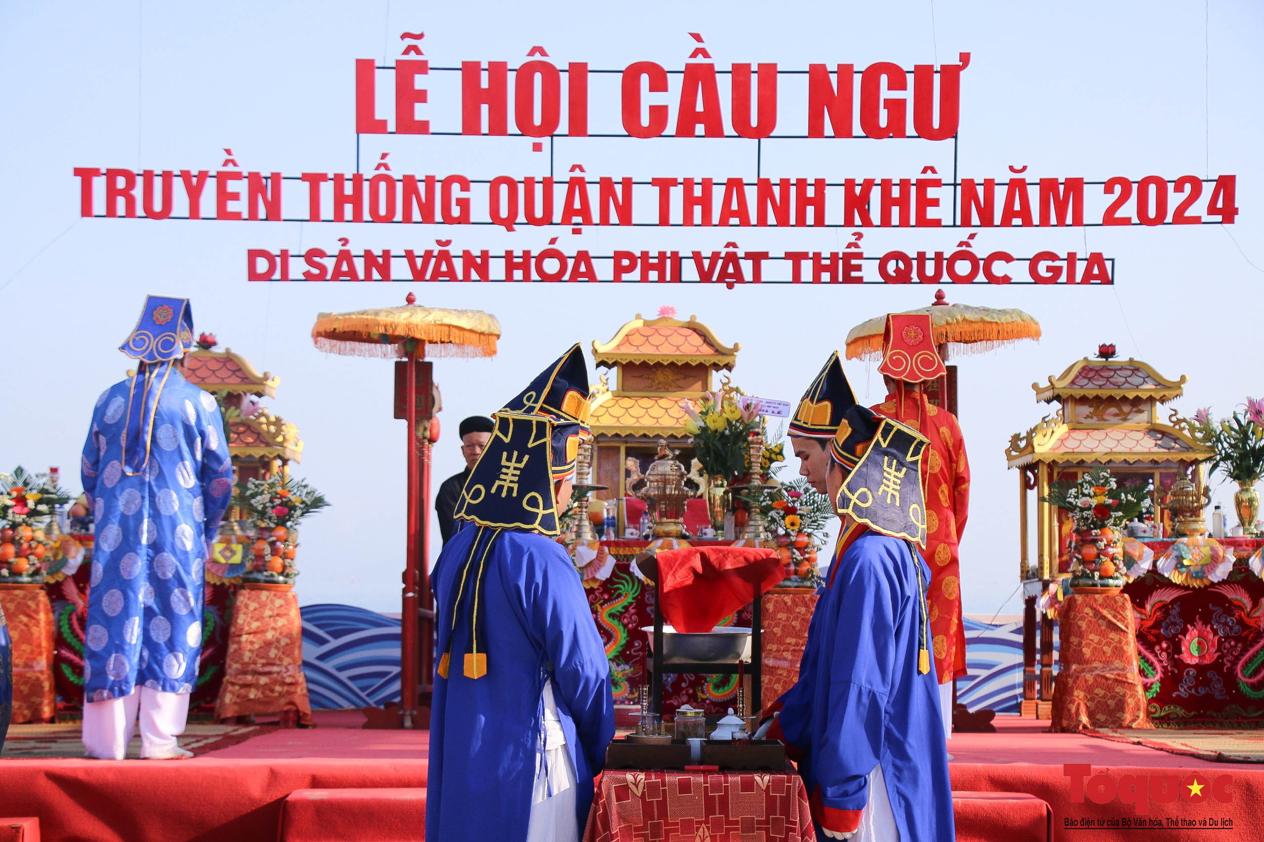 Du khách hào hứng tham gia lễ hội cầu ngư tại Đà Nẵng - Ảnh 2.