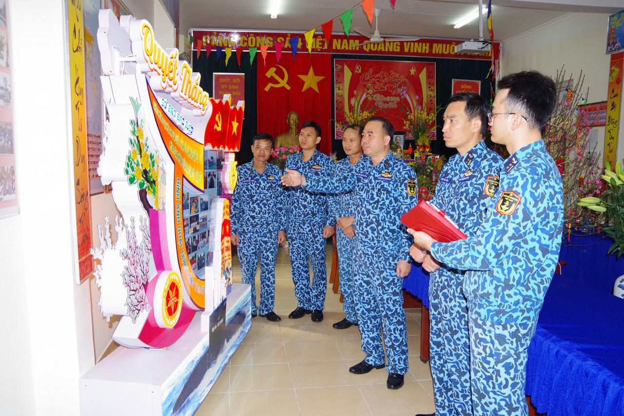 8 binh bao tuong xuan.jpg