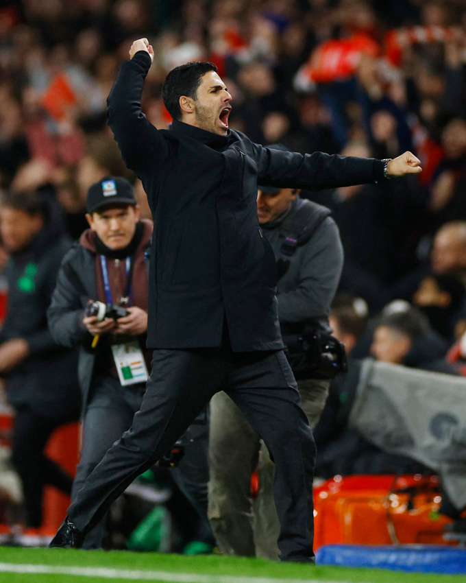 HLV Arteta phấn khích sau khi Trossard ấn định thắng lợi 3-1 cho Arsenal trước Liverpool trên sân Emirates ở vòng 23 Ngoại hạng Anh ngày 4/2. Ảnh:Premier League