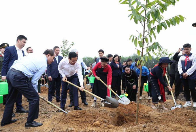 Chủ tịch nước Võ Văn Thưởng phát động tết trồng cây tại Tuyên Quang, sáng 15/2. Ảnh: TTXVN