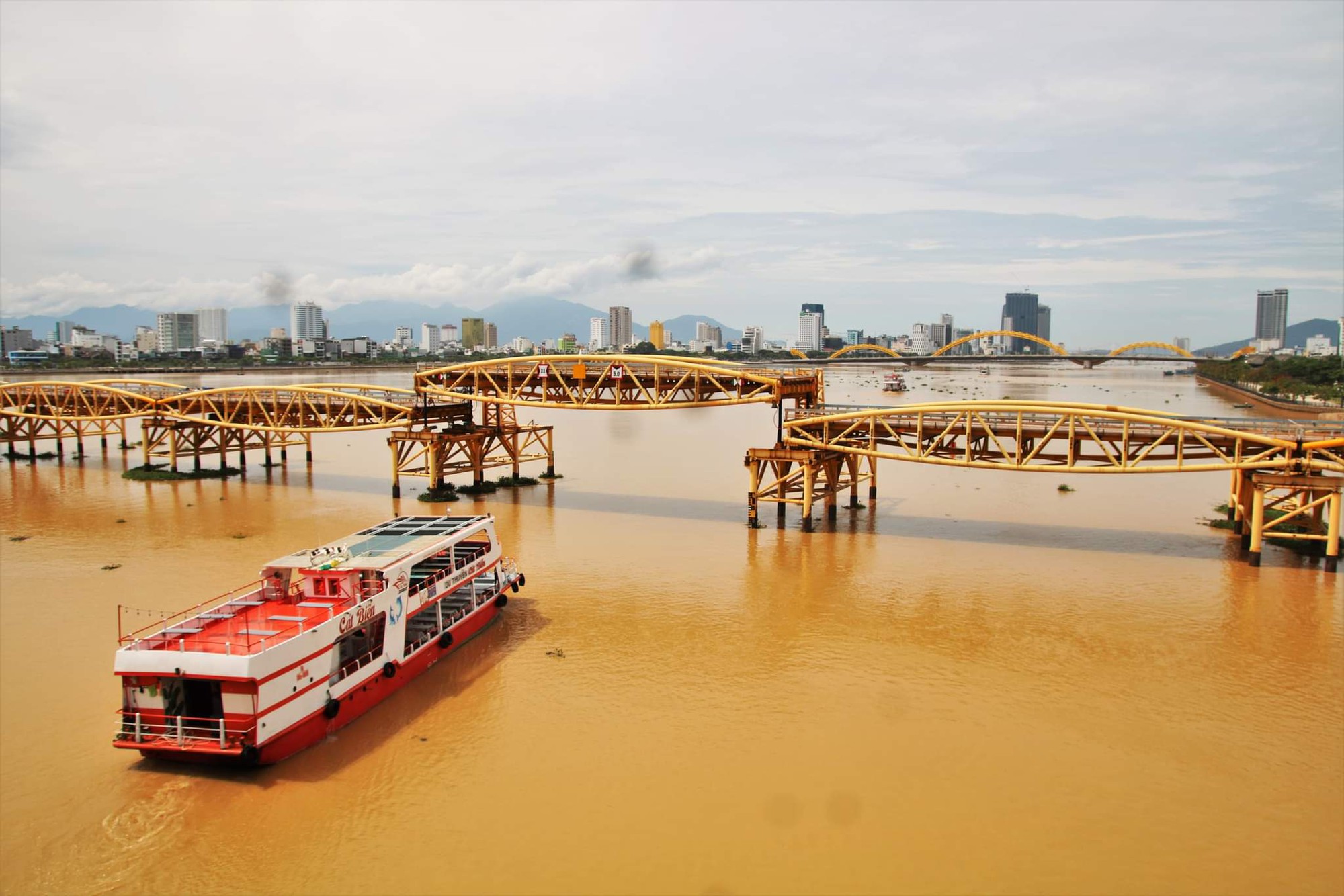 Đà Nẵng thí điểm dịch vụ du lịch đêm trên cầu Nguyễn Văn Trỗi - Ảnh 1.