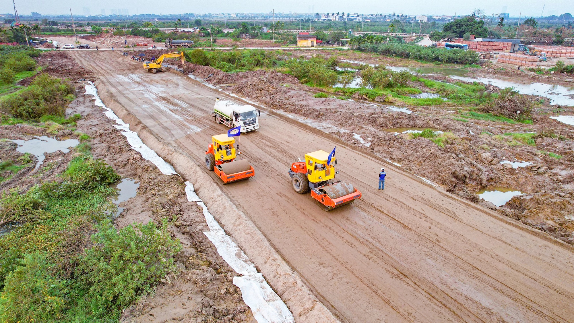 Đại công trường giao thông Thủ đô tất bật sau Tết
- Ảnh 1.