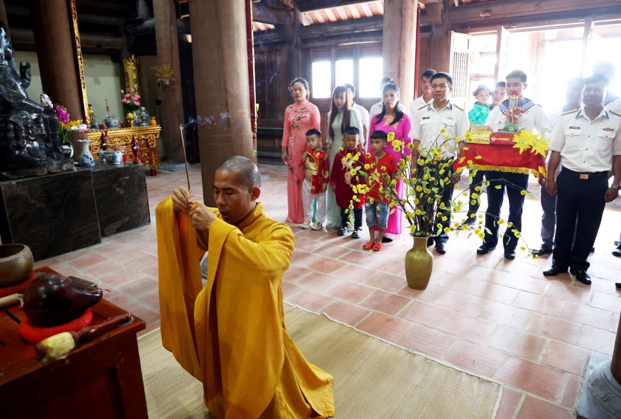 Lễ chùa đầu năm trên Trường Sa: Đoàn kết và hy vọng