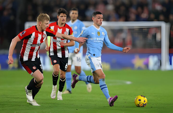 Phil Foden chơi rực sáng ở trận đấu với Brentford.