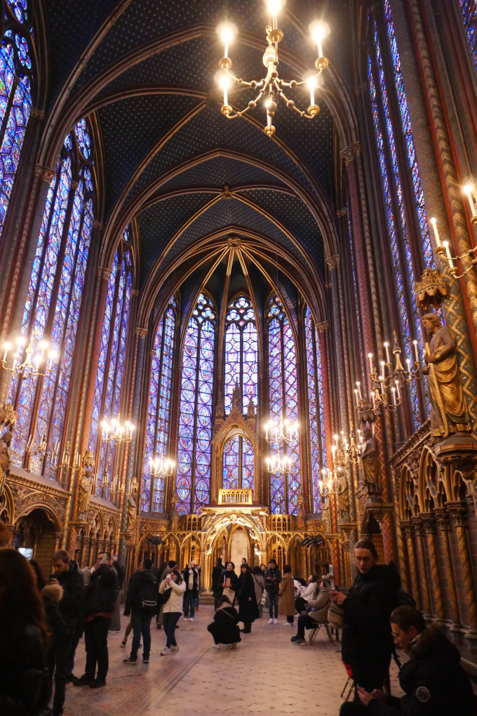 Sainte-Chapelle cũng là một công trình biểu tượng của Paris bên cạnh Nhà thờ Đức Bà. Ảnh: Trịnh Hằng