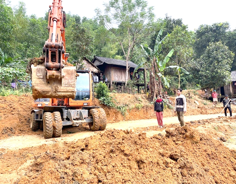 Đường giao thông ở bản 4, xã Vình Ô, huyện Vĩnh Linh đã thông tuyến nhờ hộ gia đình anh Hồ Văn Dinh hiến đất.