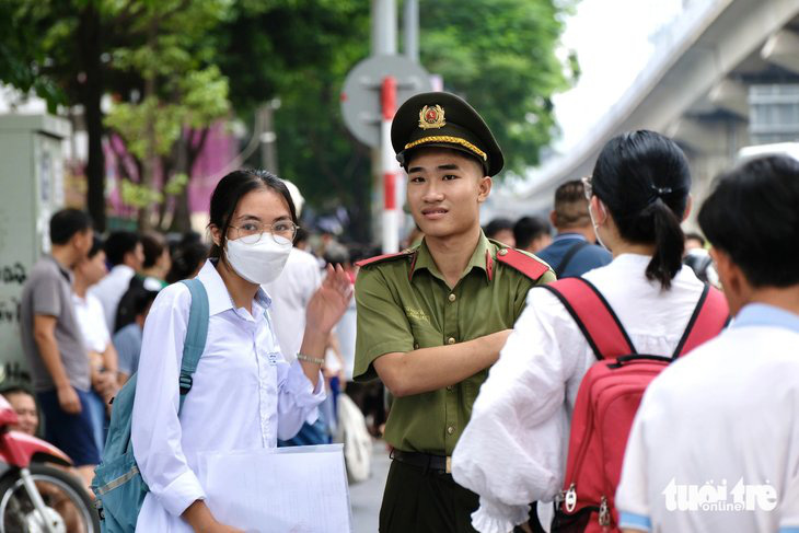 Thí sinh tham dự kỳ thi đánh giá của Bộ Công an năm 2023 để xét tuyển vào các học viện, trường Công an nhân dân - Ảnh: NGUYÊN BẢO