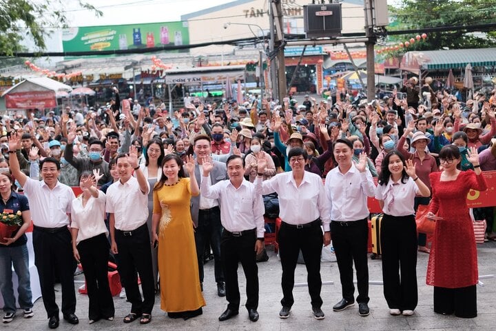 ក្បួនរថយន្តបានចេញដំណើរជាផ្លូវការហើយ។