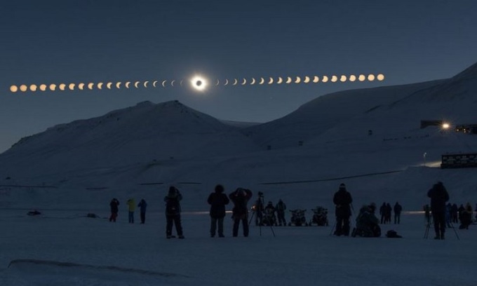 Mô phỏng các giai đoạn của nhật thực toàn phần. Ảnh: Earthsky