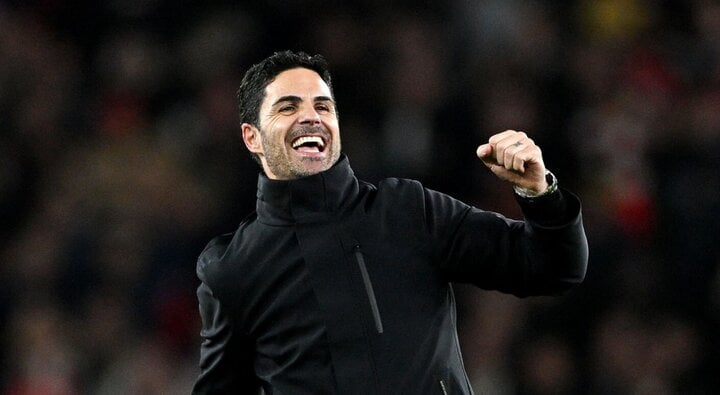 HLV Arteta vỡ òa cảm xúc khi thắng Liverpool.