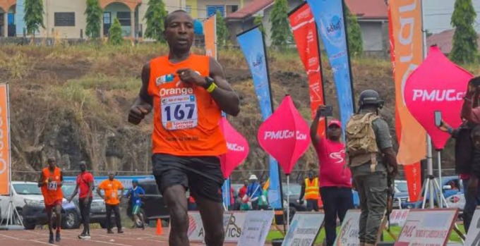 Kipsang trong khoảnh khắc về đích tại sân vận động Molyko ngày 24/2. Ảnh: Mount Cameroon Race of Hope