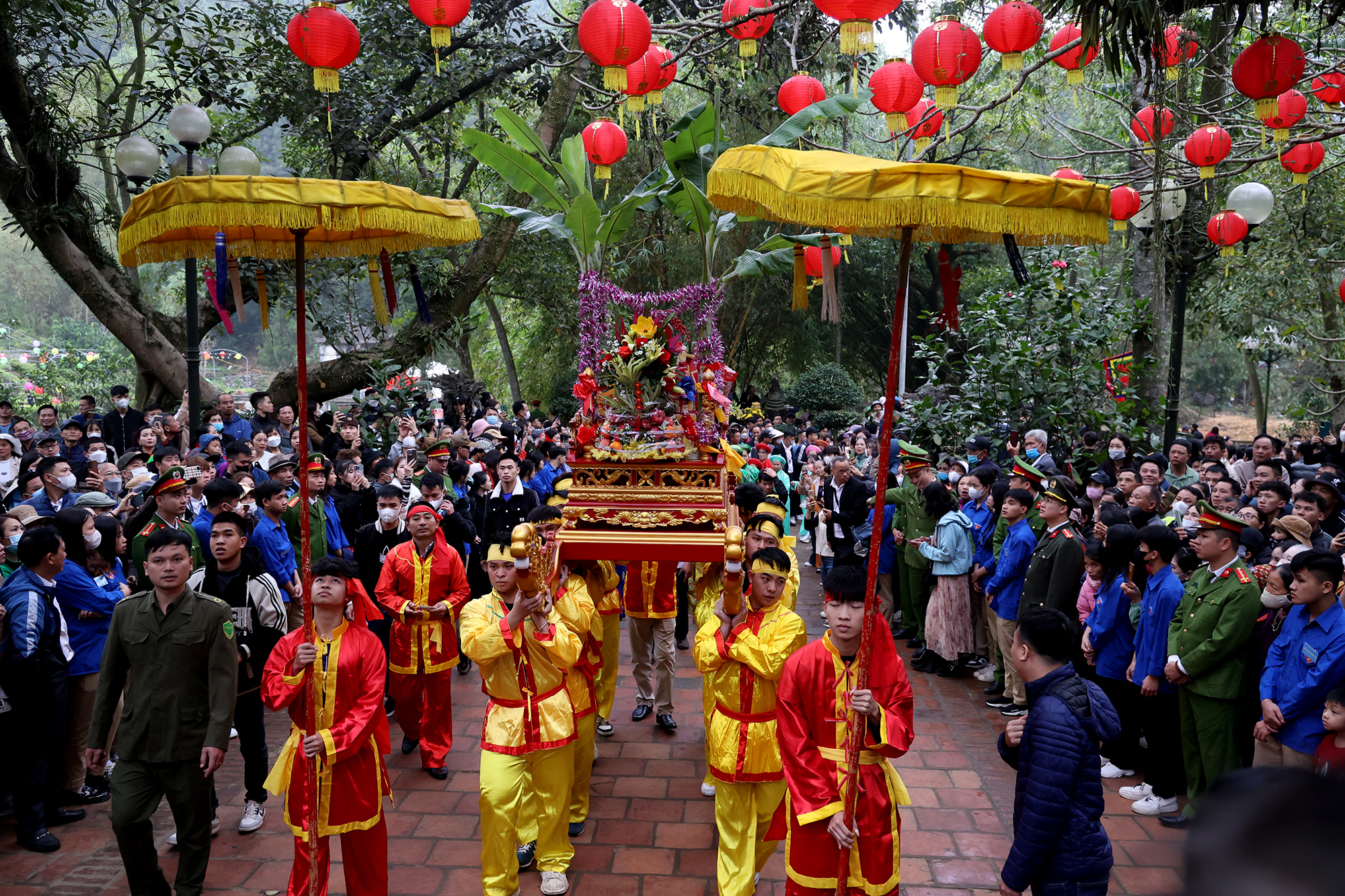 Rước kiệu 'nữ tướng' 11 tuổi tại hội Gióng- Ảnh 6. Rước kiệu 'nữ tướng' 11 tuổi tại hội Gióng- Ảnh 6.