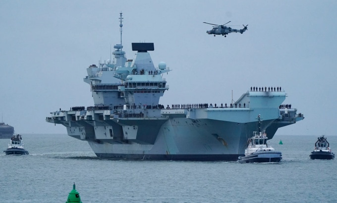 HMS Queen Elizabeth về cảng Portsmouth hồi đầu tháng 1. Ảnh: PA