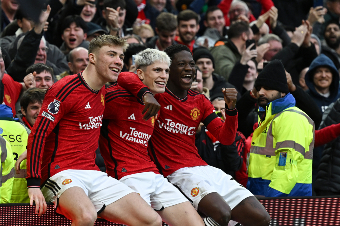 Từ trái sang, Rasmus Hojlund, Alejandro Garnacho và Kobbie Mainoo mừng bàn trong trận Man Utd thắng West Ham trên sân Old Trafford, thành phố Manchester, vòng 23 Ngoại hạng Anh ngày 4/2/2024. Ảnh: AFP