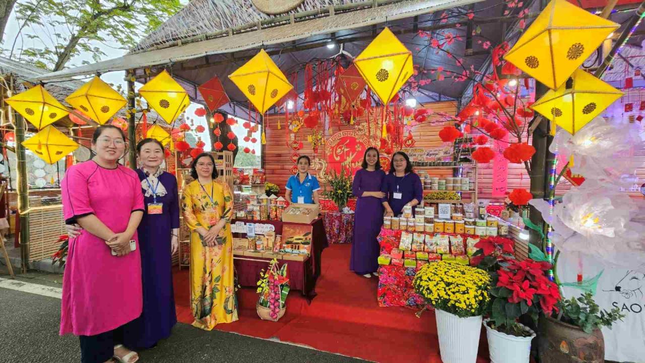 Theo đó, Chương trình Tết Huế trong khuôn khổ hoạt động Festival Tết Huế năm 2024 tiếp tục được tổ chức nhằm phát huy các giá trị văn hóa truyền thống, đặc biệt tái hiện, giới thiệu, quảng bá các hoạt động của người dân Huế đón Tết cổ truyền dân tộc.