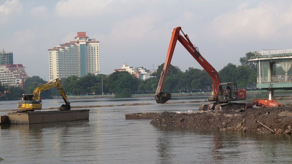 Từng có dự án nạo vét bùn hồ Tây với kinh phí hơn 330 tỷ đồng nhưng đã bị tạm dừng -0