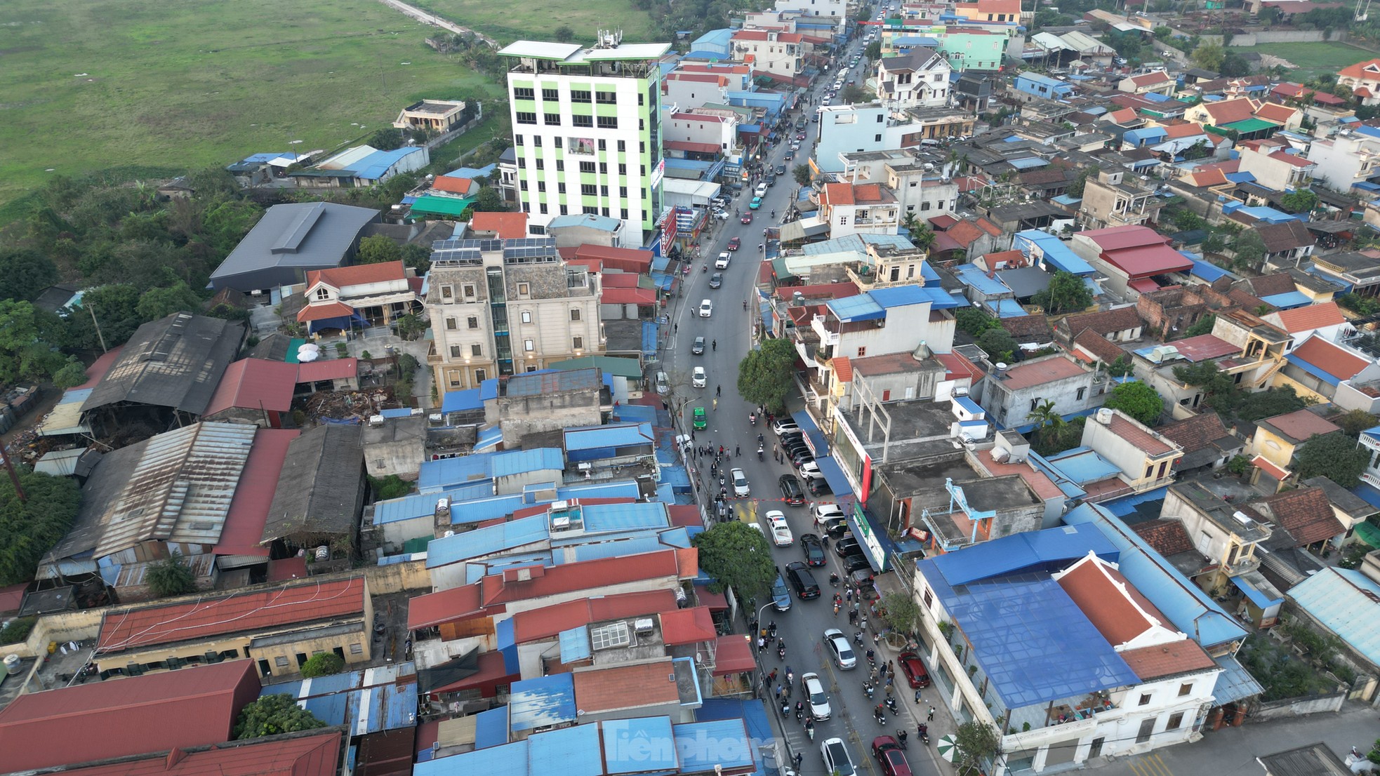 Trước đêm họp, con đường đến chợ Viềng ùn ứ kéo dài ảnh 1