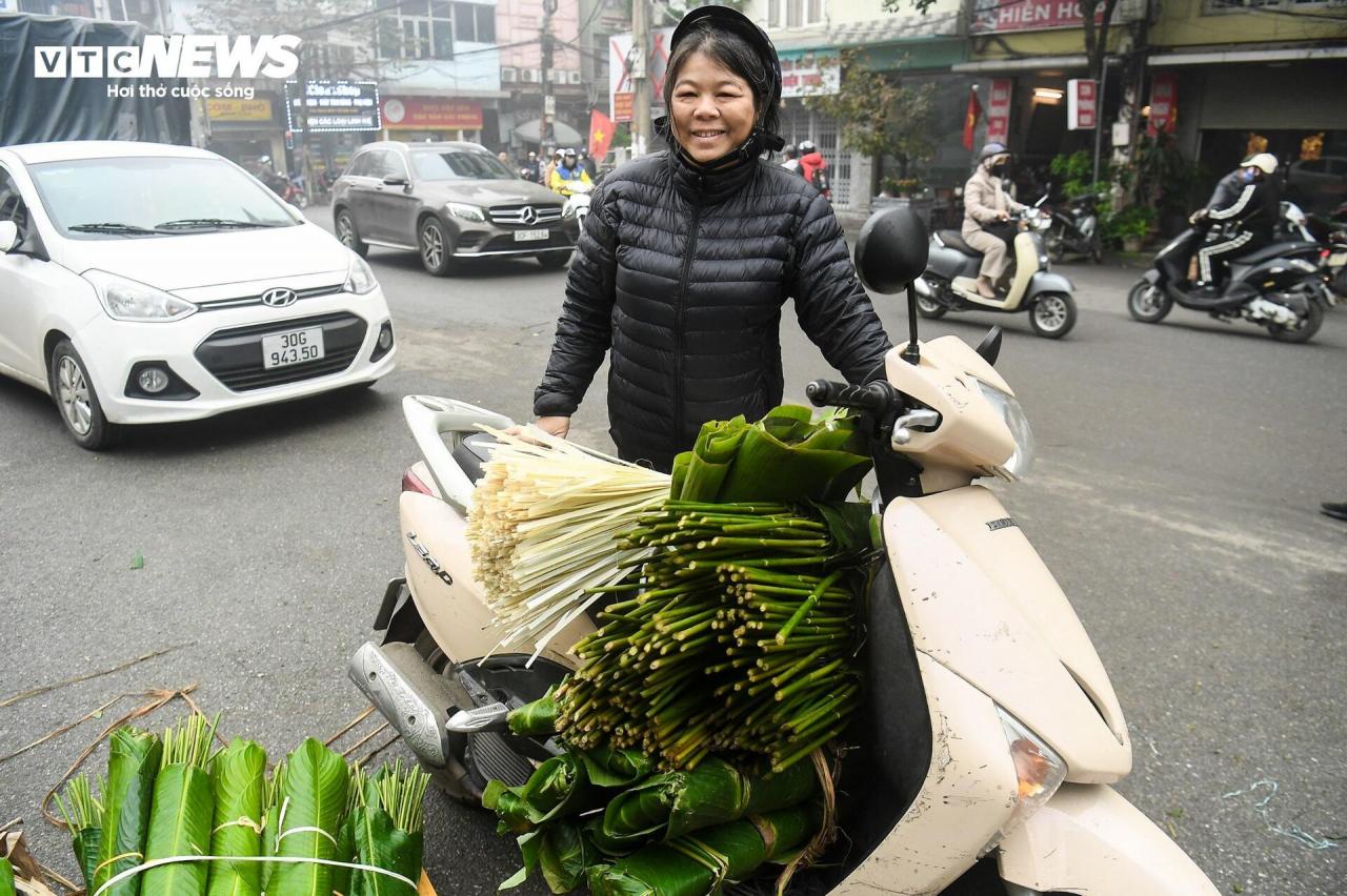 Chợ lá dong lâu đời nhất Hà Nội nhộn nhịp ngày giáp Tết - 14