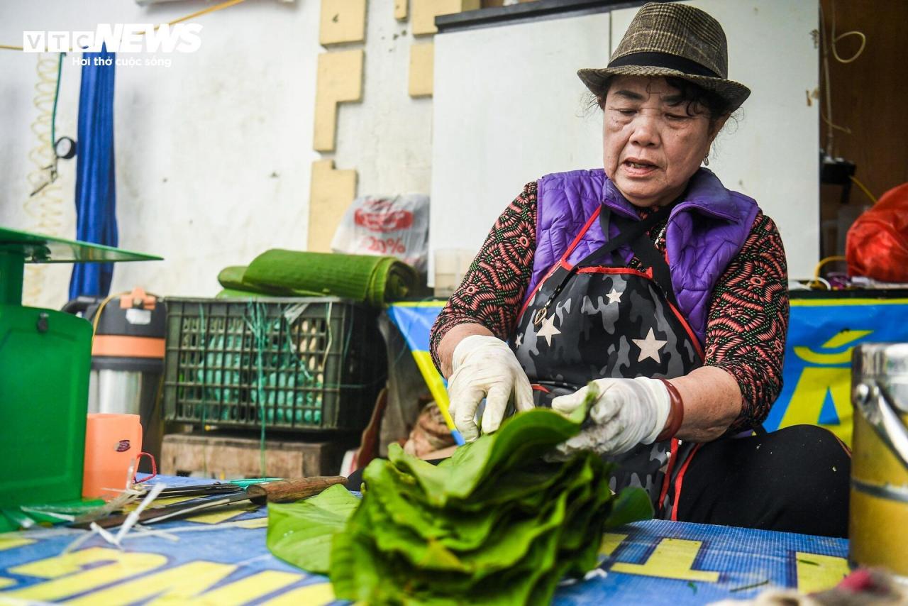 Chợ lá dong lâu đời nhất Hà Nội nhộn nhịp ngày giáp Tết - 4