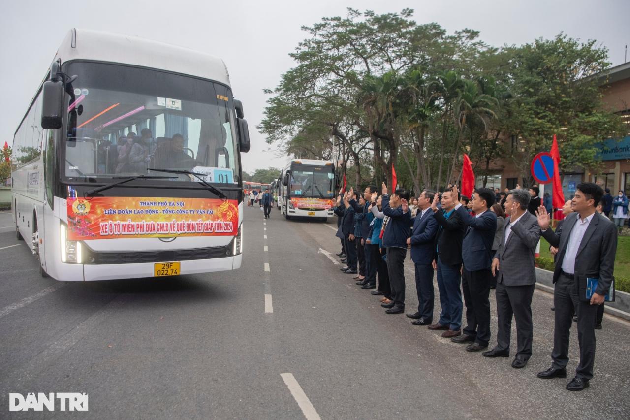 1.200 công nhân phấn khởi trên 25 chuyến xe 0 đồng về quê ăn Tết - 13