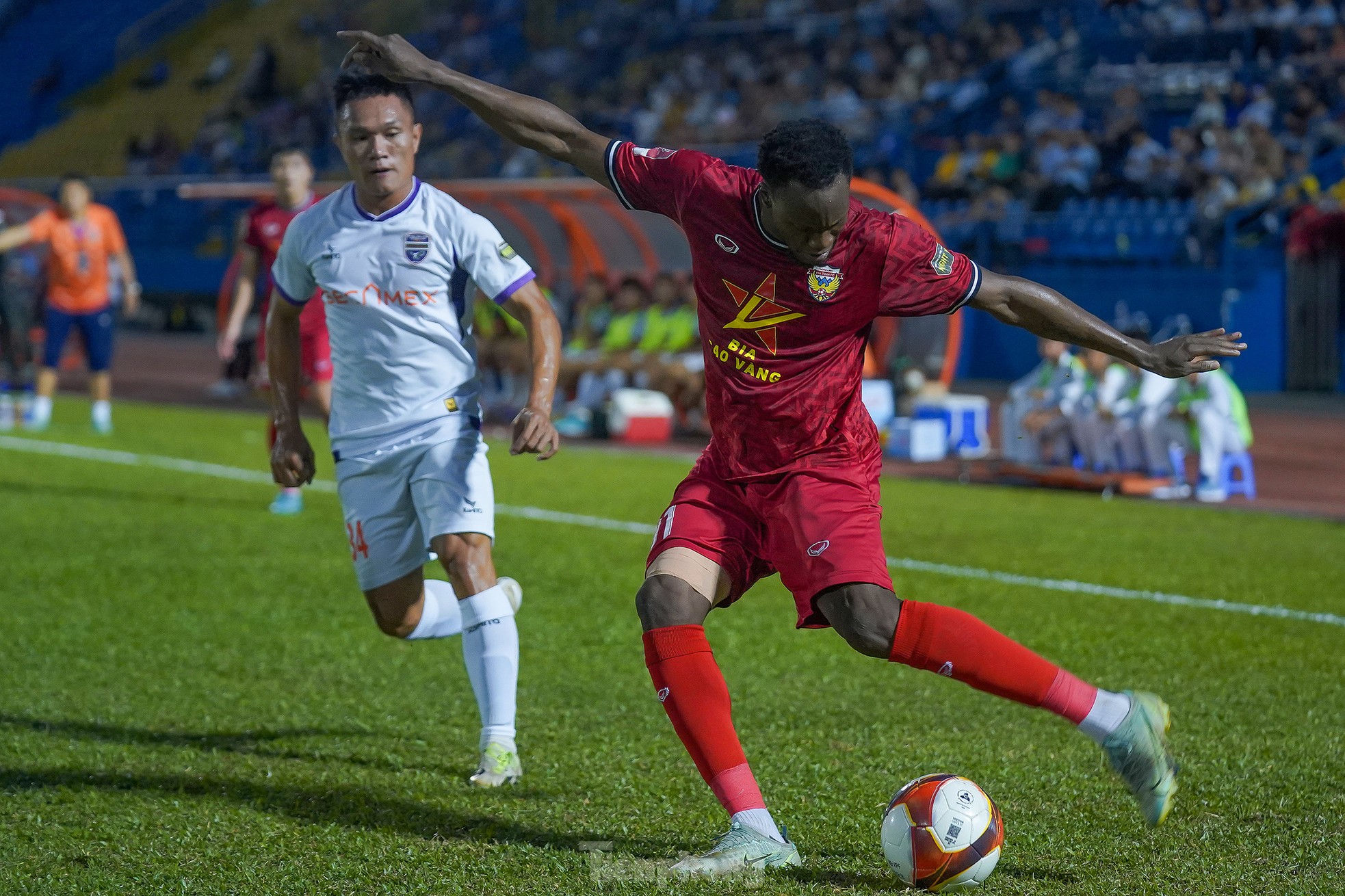 B.Bình Dương 1-0 HL Hà Tĩnh: Màn chào sân ấn tượng của ngoại binh ảnh 2