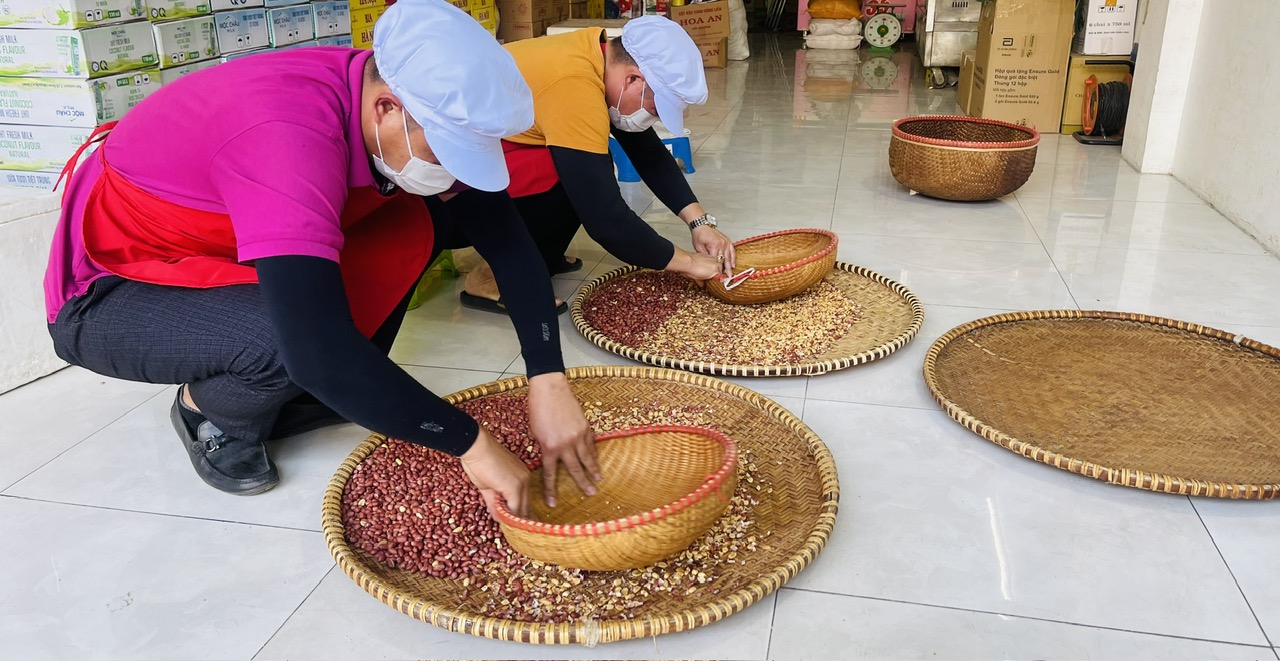 Cũng là kẹo lạc thôi, Hà Tĩnh nổi tiếng Cu Đơ, Vĩnh Phúc nổi danh Cu Mót- Ảnh 3.