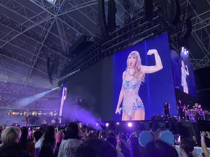 Taylor Swift ở Eras Tour ngày 2/3. Ảnh: Panda Doa