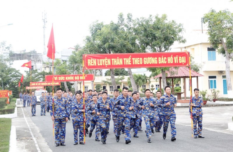 Bộ đội Hải quân ra quân huấn luyện