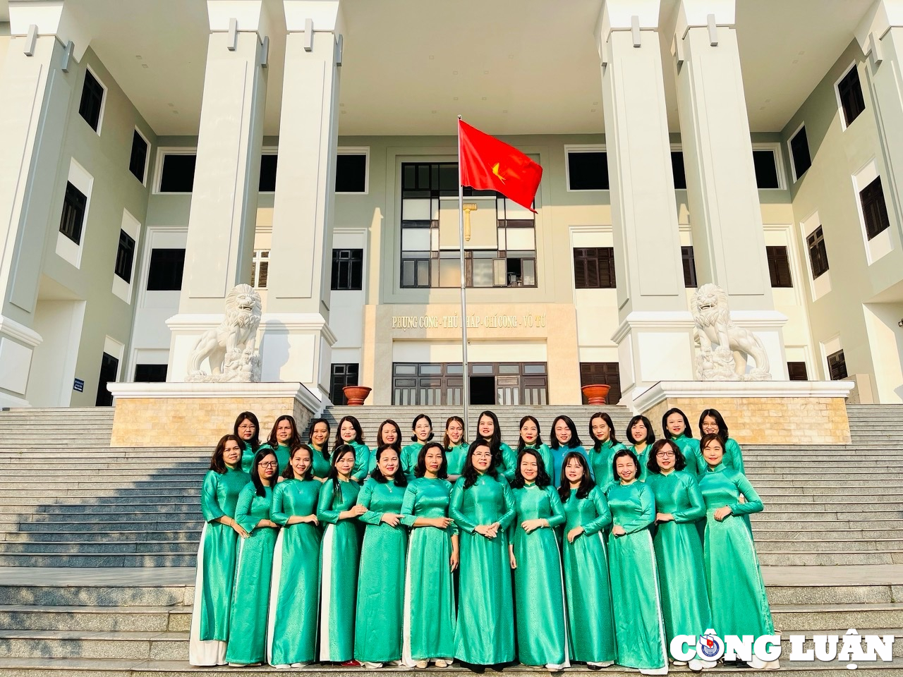 phu nu da nang soi noi huong ung tuan le ao dai nhan ngay 8 3 hinh 6