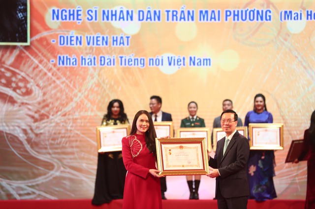 Chủ tịch nước Võ Văn Thưởng: Các nghệ sĩ nhân dân, nghệ sĩ ưu tú thực sự là &quot;vốn quý của đất nước&quot; - Ảnh 3.