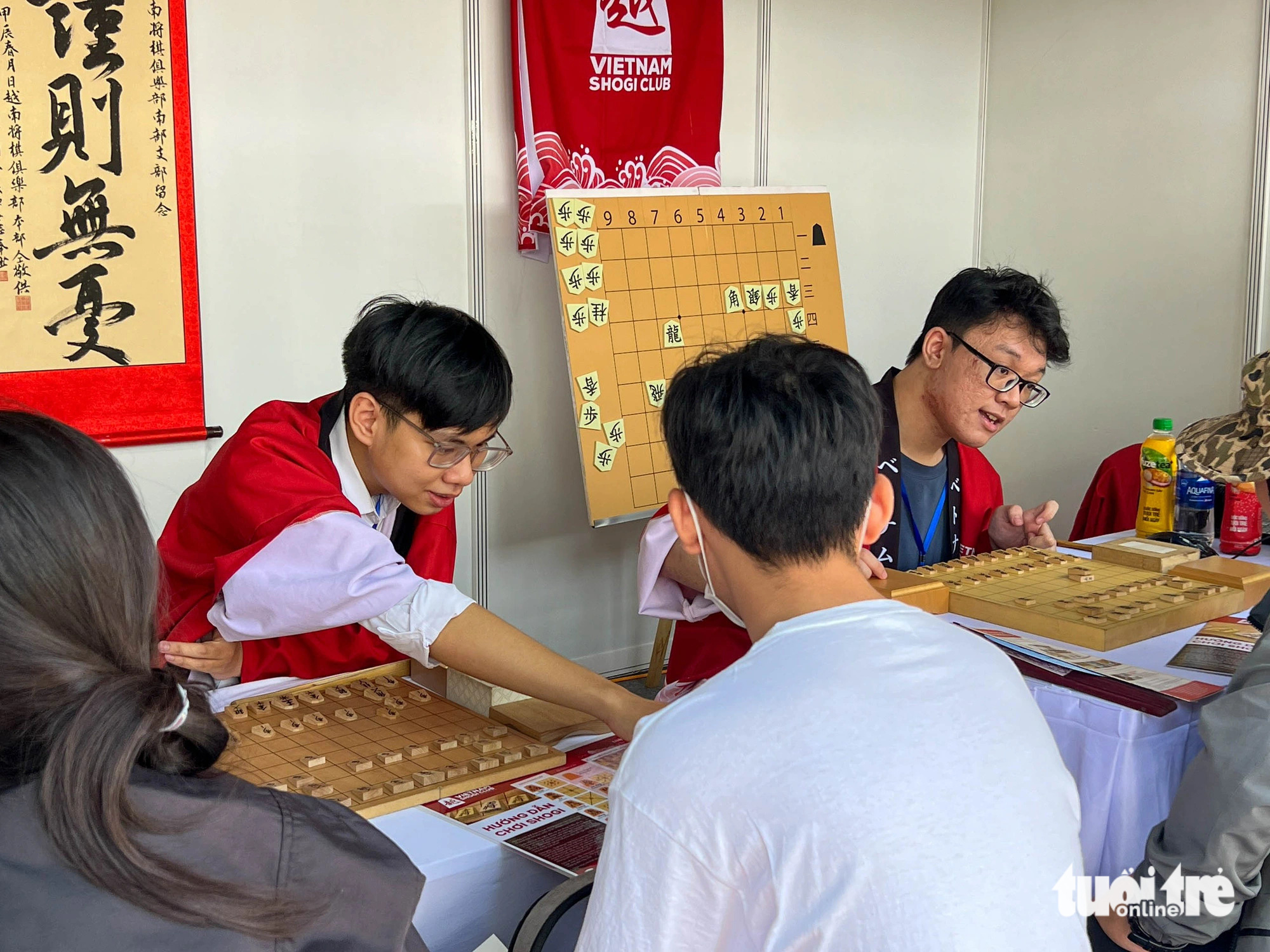 Khách trải nghiệm cờ shogi, bộ môn được mệnh danh là &quot;cờ tướng Nhật Bản&quot;