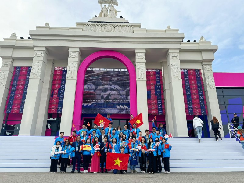 Hoa hậu Đỗ Thị Hà lan tỏa nét đẹp truyền thống của áo dài Việt Nam tại Liên hoan Thanh niên Thế giới 2024