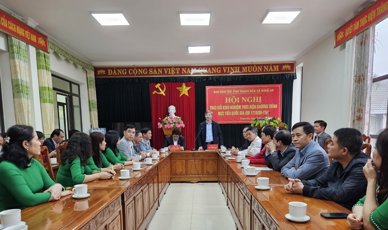 Quang cảnh buổi làm việc 