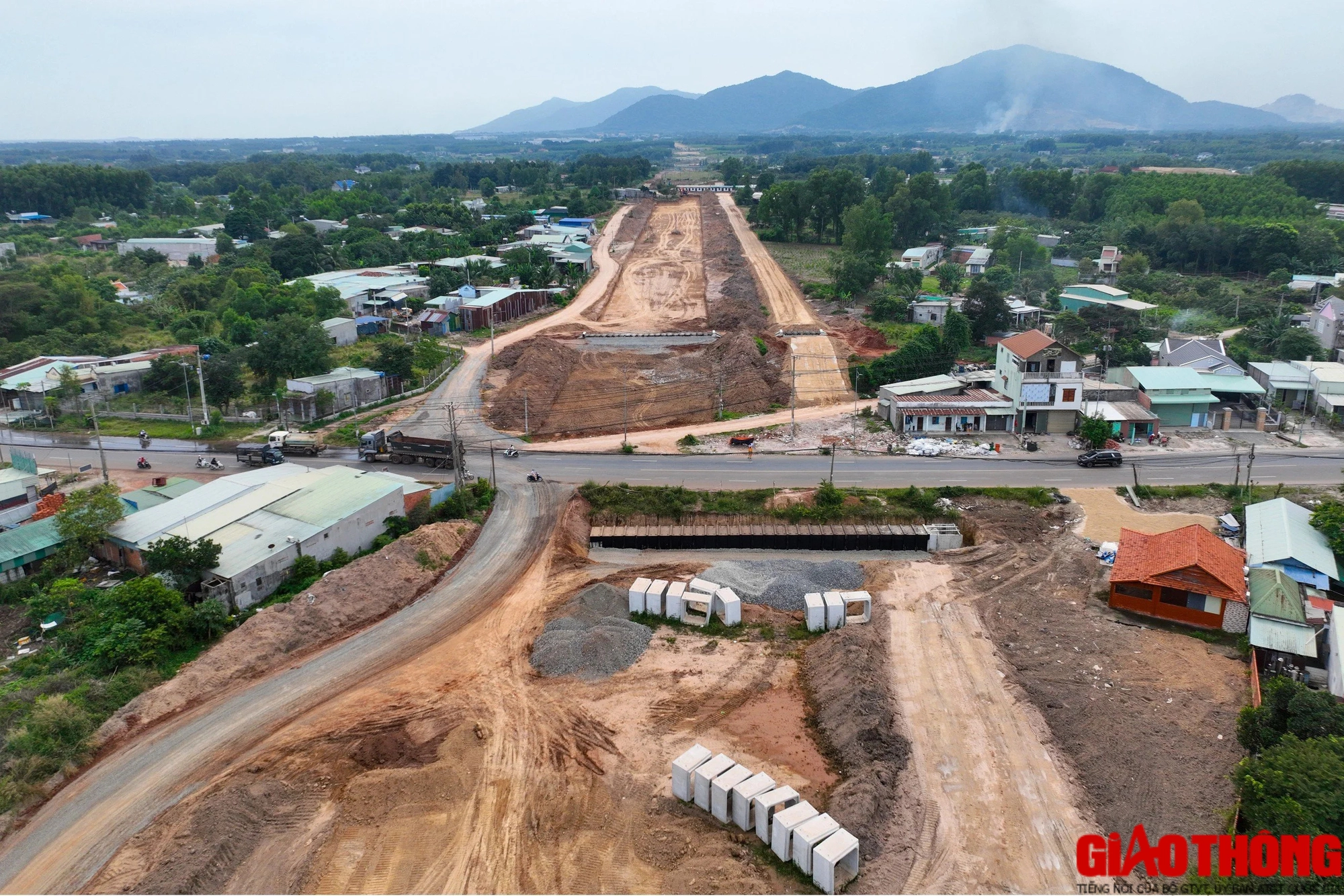 Cao tốc Biên Hòa - Vũng Tàu nên vóc nên hình sau hơn 8 tháng thi công- Ảnh 15.