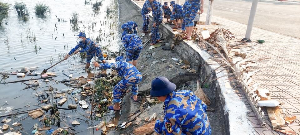 Thanh niên Hải quân dân hưởng tưởng niệm các chiến sĩ hy sinh tại quần đảo Trường Sa