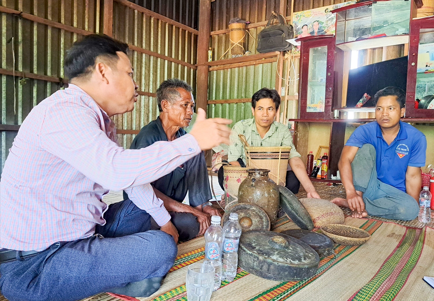 Từ những hộ khó khăn, người dân đã vươn lên làm giàu và trở thành những “triệu phú” nông dân, xây được nhà tiền tỉ