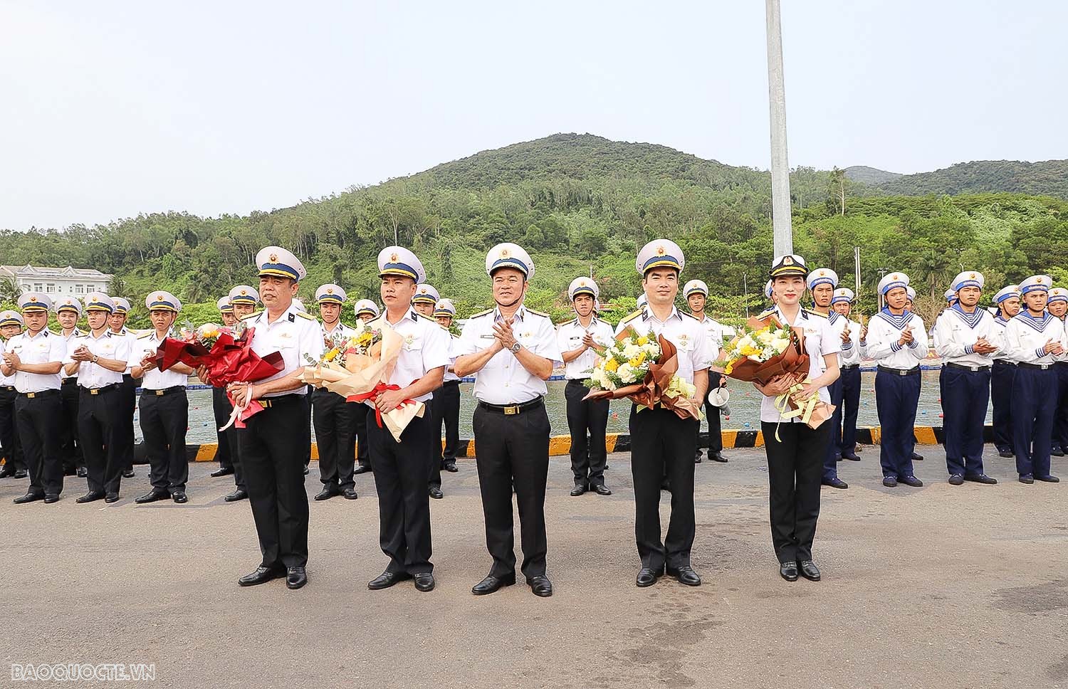 4.	Thủ trưởng Bộ Tư lệnh Vùng 3 chúc mừng Tàu 20 và đoàn công tác hoàn thành tốt nhiệm vụ đối ngoại quốc phòng